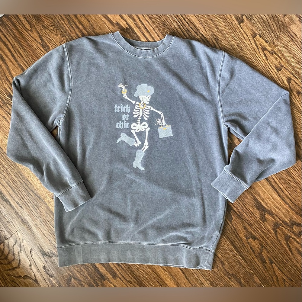 Living Fully Co By Mallory Ervin Large Trick or Chic Sweatshirt